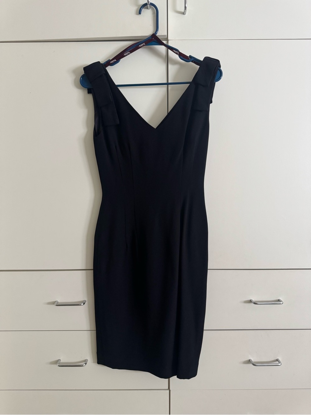 Nicole Miller Black V-Neck Midi Sheath Dress